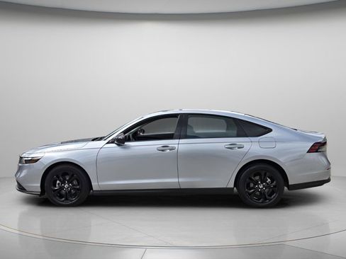 Used 2025 Honda Accord SE image 4