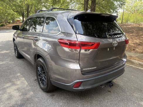 Used 2019 Toyota Highlander XLE FWD image 8