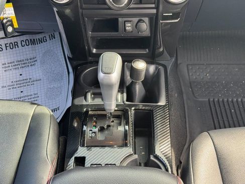 Used 2019 Toyota 4Runner TRD Off-Road Premium AWD/4WD image 18