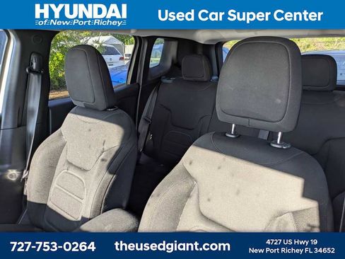 Used 2018 Jeep Renegade Latitude w/ Cold Weather Group AWD/4WD image 3