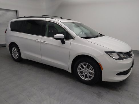 Used 2020 Chrysler Voyager Lxi image 11
