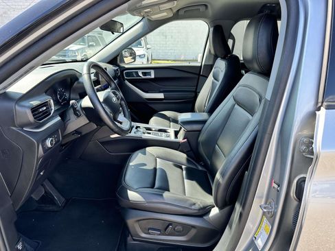 Used 2022 Ford Explorer XLT w/ Equipment Group 202A image 12