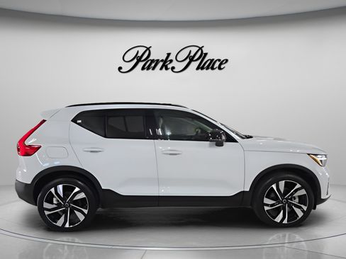 New 2025 Volvo XC40 B5 Plus w/ Protection Package Premier AWD/4WD image 4