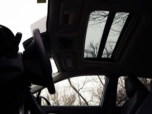 Used 2024 Toyota Corolla Cross XLE image 35