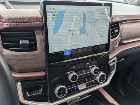 Used 2024 Ford Expedition Limited image 21