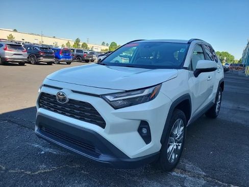 Used 2022 Toyota RAV4 XLE Premium FWD image 2