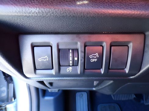 Used 2024 Subaru Outback Premium AWD/4WD image 18