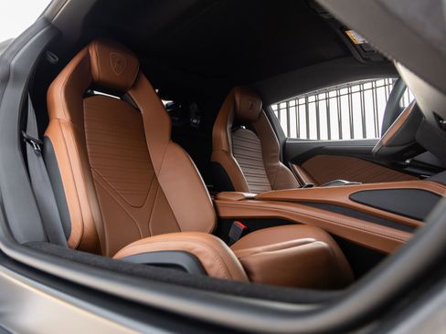 Used 2024 Lamborghini Revuelto AWD/4WD image 43