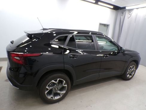 Used 2025 Chevrolet Trax LT w/ Driver Confidence Package image 5