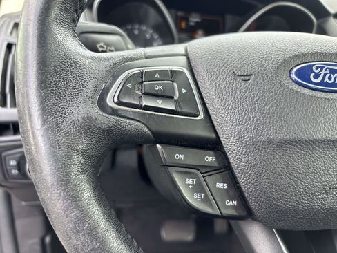 Used 2018 Ford Focus SE w/ SE Appearance Package image 16