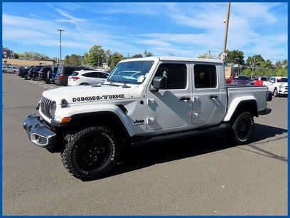 New 2025 Jeep Gladiator Sport