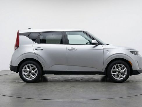 Used 2025 Kia Soul LX w/ LX Technology Package image 11