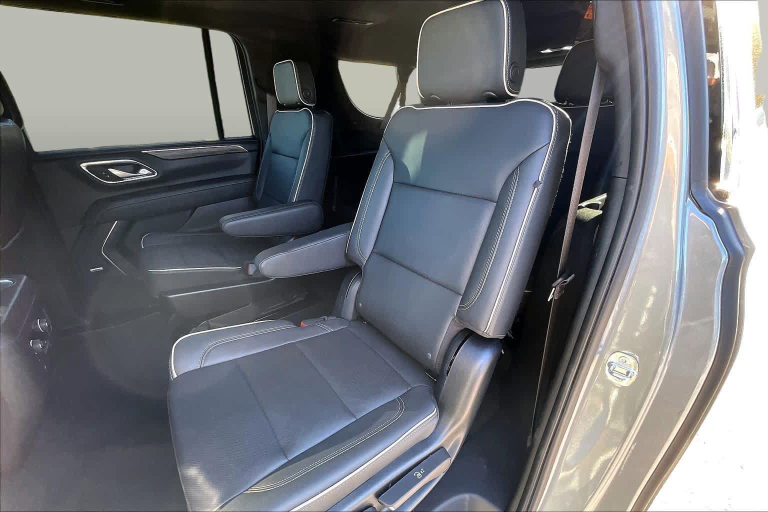 Used 2023 Chevrolet Suburban Premier RWD image 21