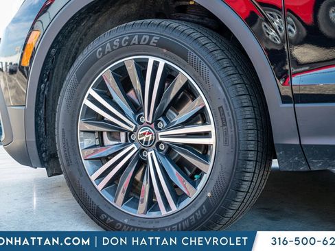 Used 2024 Volkswagen Tiguan Wolfsburg Edition image 36