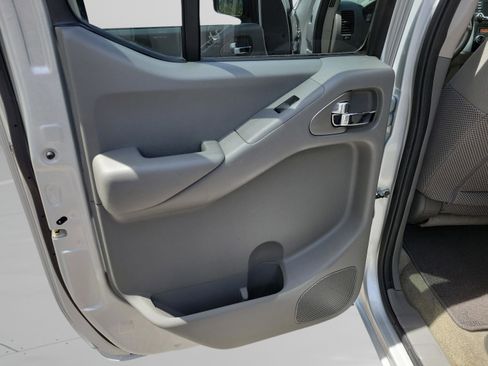 Used 2017 Nissan Frontier SV w/ SV Value Truck Package RWD image 11