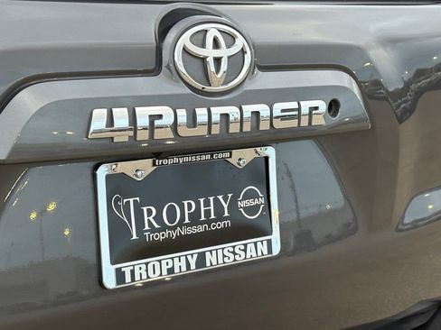 Used 2019 Toyota 4Runner SR5 Premium image 10