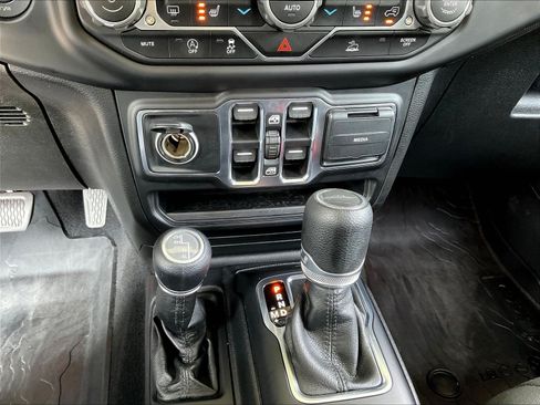 Used 2020 Jeep Gladiator Sport w/ Quick Order Package 24S AWD/4WD image 16