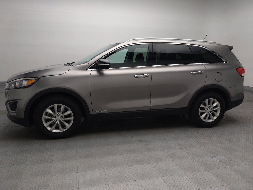 Used 2017 Kia Sorento AWD image 2