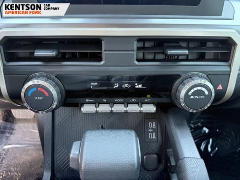 Used 2025 Toyota Tacoma SR5 AWD/4WD image 23