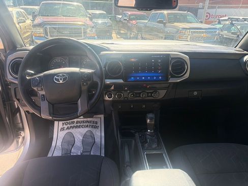 Used 2016 Toyota Tacoma TRD Off-Road w/ Towing Package image 11