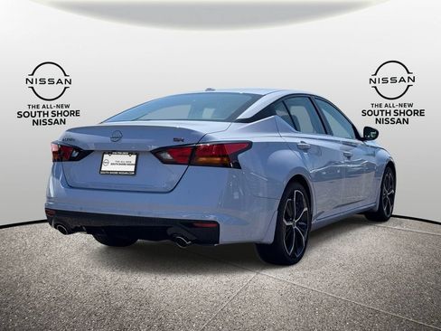Certified 2025 Nissan Altima 2.5 SR w/ SR Premium Package FWD image 5