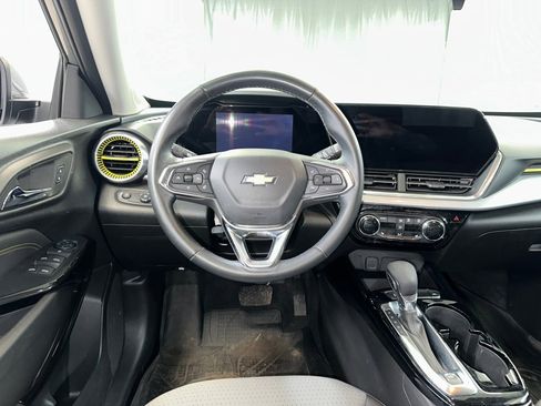 Certified 2024 Chevrolet Trax LT w/ Driver Confidence Package image 2