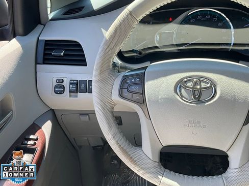 Used 2014 Toyota Sienna XLE image 41