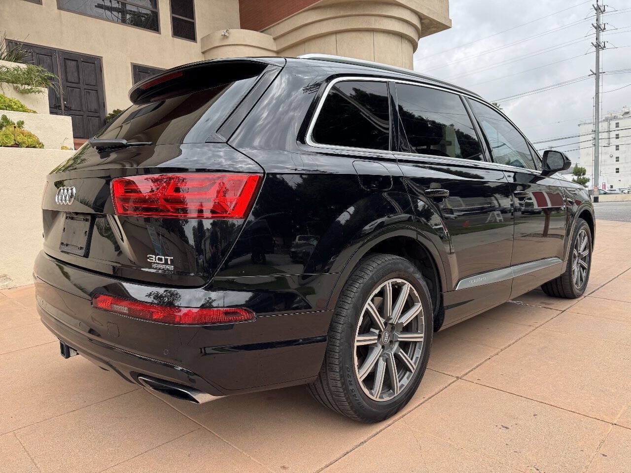 Used 2017 Audi Q7 3.0T Premium Plus AWD/4WD image 8
