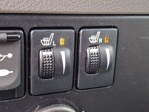 Used 2017 Toyota Sienna XLE Premium FWD image 25