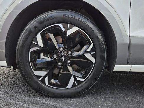 Certified 2023 Kia Niro Wave w/ Wave Preserve Package FWD image 11