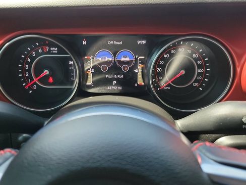 Used 2021 Jeep Gladiator Rubicon AWD/4WD image 11
