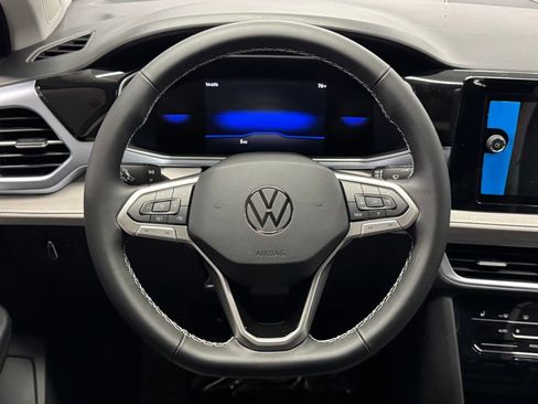 New 2025 Volkswagen Taos SE image 9