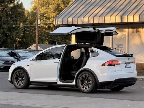 Used 2019 Tesla Model X 75D AWD/4WD image 7