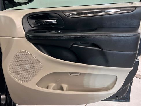 Used 2014 Dodge Grand Caravan American Value Package w/ UConnect Hands-Free Group image 23