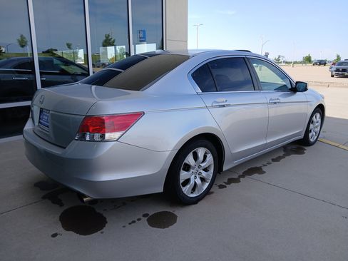Used 2010 Honda Accord EX-L image 6