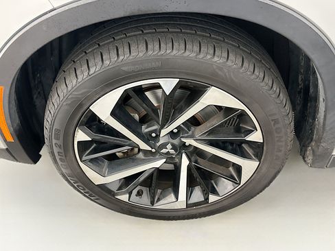 Used 2024 Mitsubishi Outlander SE image 11