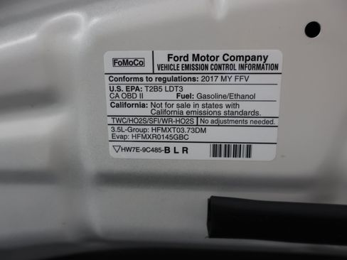 Used 2017 Ford Explorer XLT w/ XLT Appearance Package AWD/4WD image 21