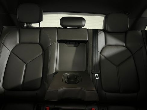 Used 2018 Porsche Macan S image 31