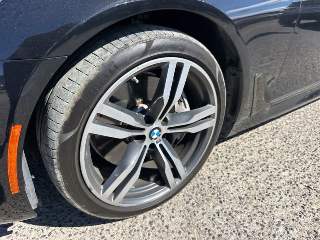 Used 2019 BMW 750i w/ M Sport Package RWD image 6
