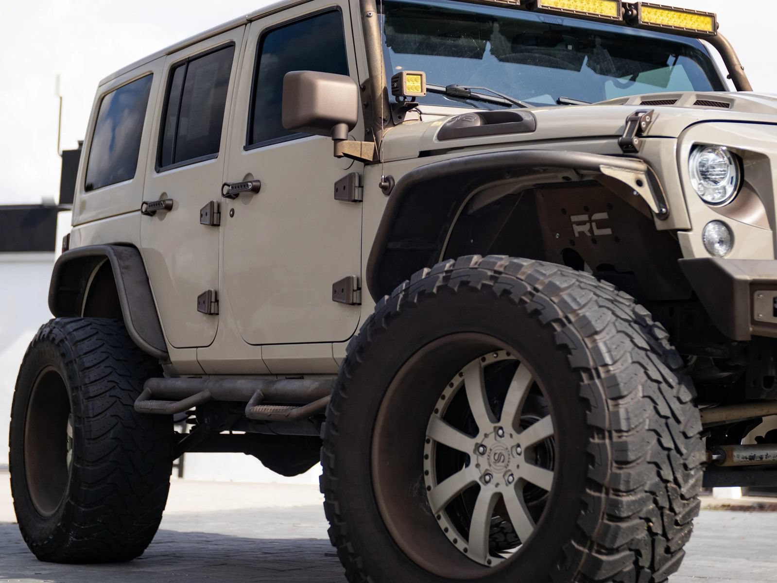 Used 2017 Jeep Wrangler Unlimited Sahara AWD/4WD image 4