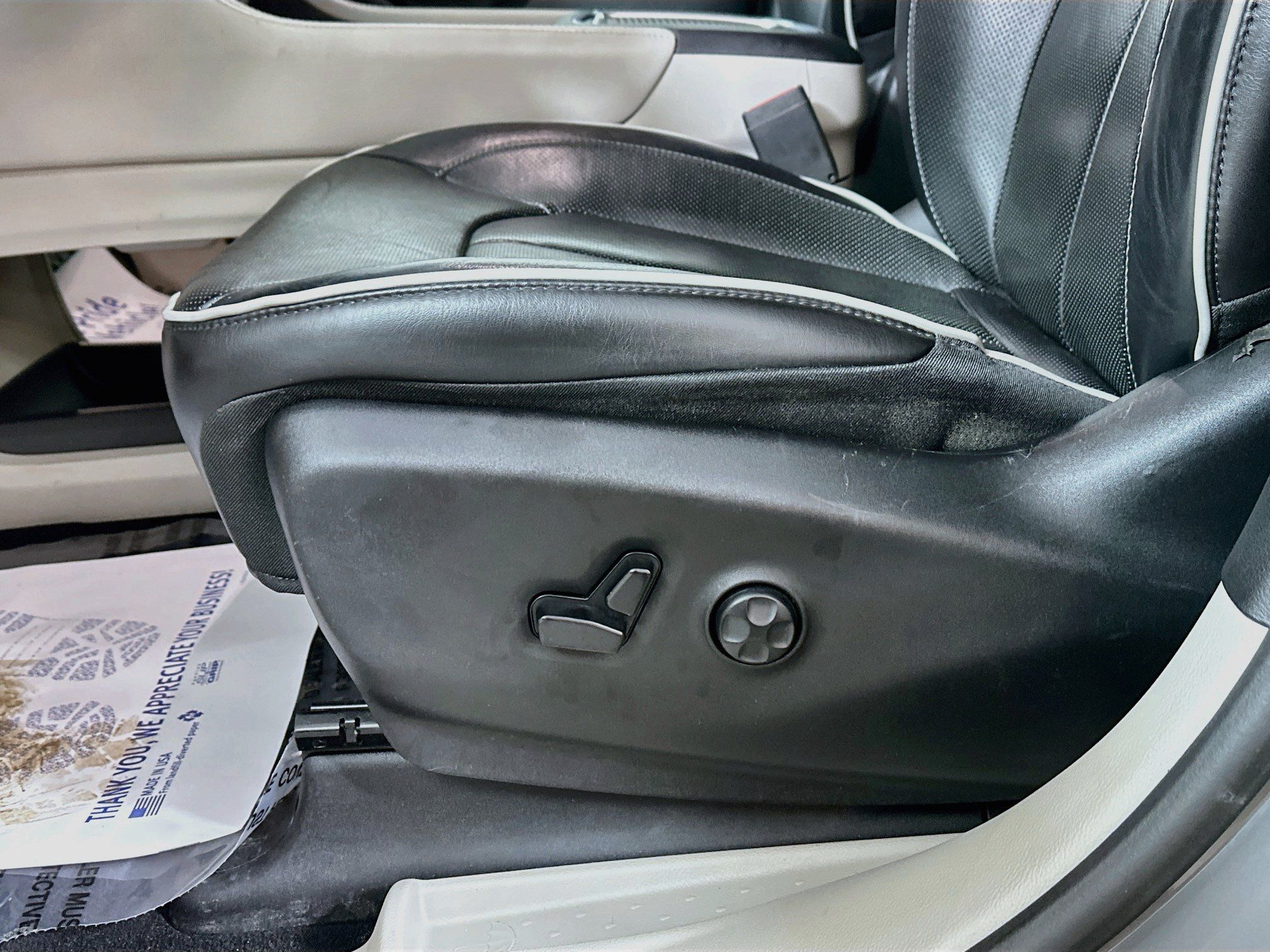 Used 2023 Chrysler Pacifica Limited FWD image 19