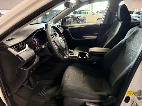 Used 2021 Toyota RAV4 LE w/ Carpet Mat Package (TMS) AWD/4WD image 13