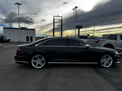 Used 2020 Audi S8 L image 6