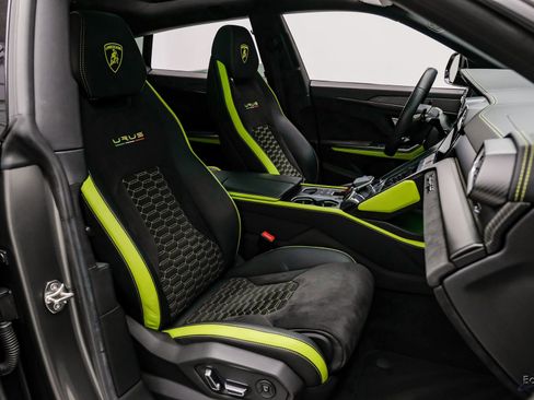 Used 2022 Lamborghini Urus AWD/4WD image 58