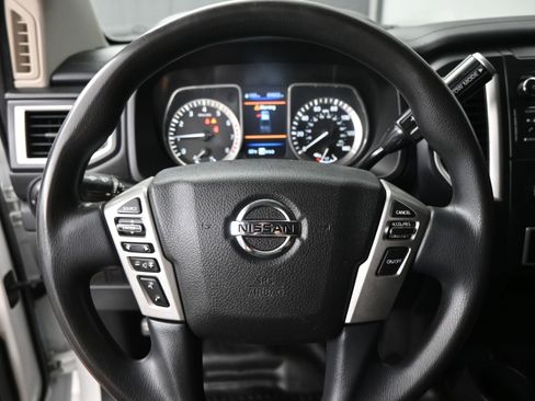 Used 2019 Nissan Titan S image 11