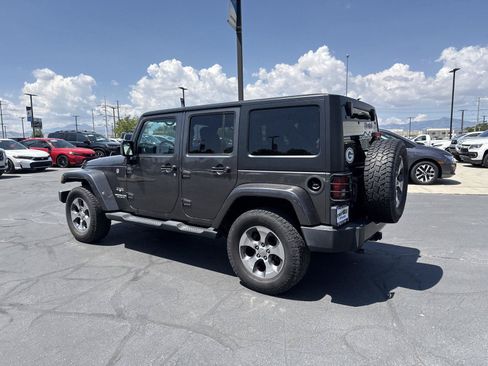 Used 2016 Jeep Wrangler Unlimited Sahara w/ Connectivity Group AWD/4WD image 6