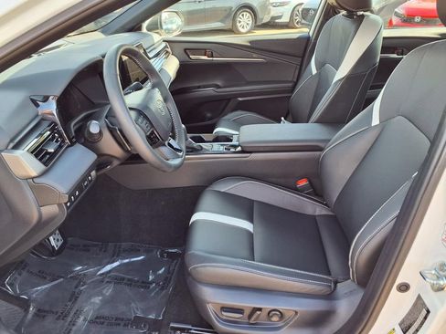 Used 2025 Toyota Camry SE FWD image 14