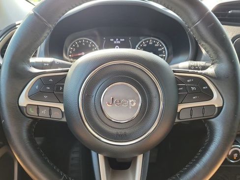 Used 2017 Jeep Renegade Latitude FWD image 30