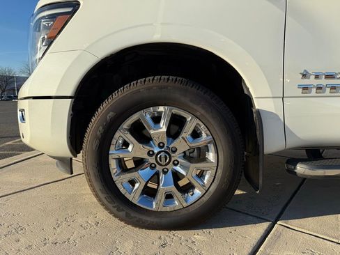 Certified 2021 Nissan Titan SL w/ Moonroof Package image 10