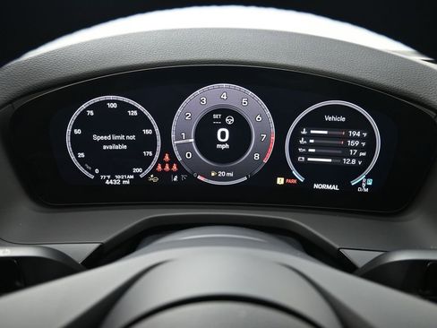 Used 2025 Porsche Panamera image 12